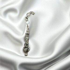 Elegant Silver Pendant Necklace